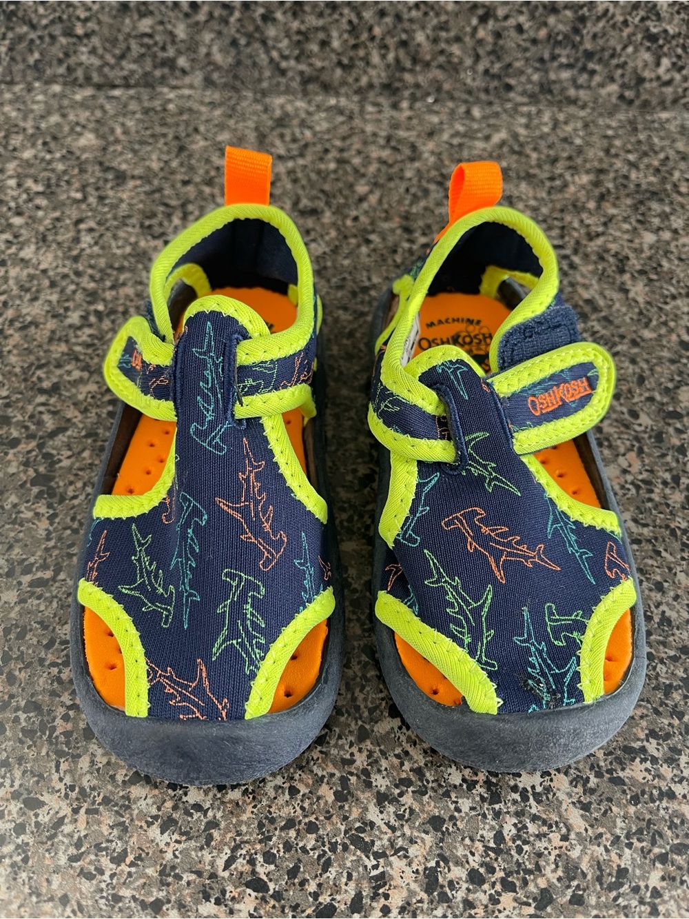 OshKosh B'gosh Navy Shark Print Kids Water Shoes with Neon Trim size 6
